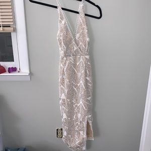 Gorgeous Detailed white midi dress